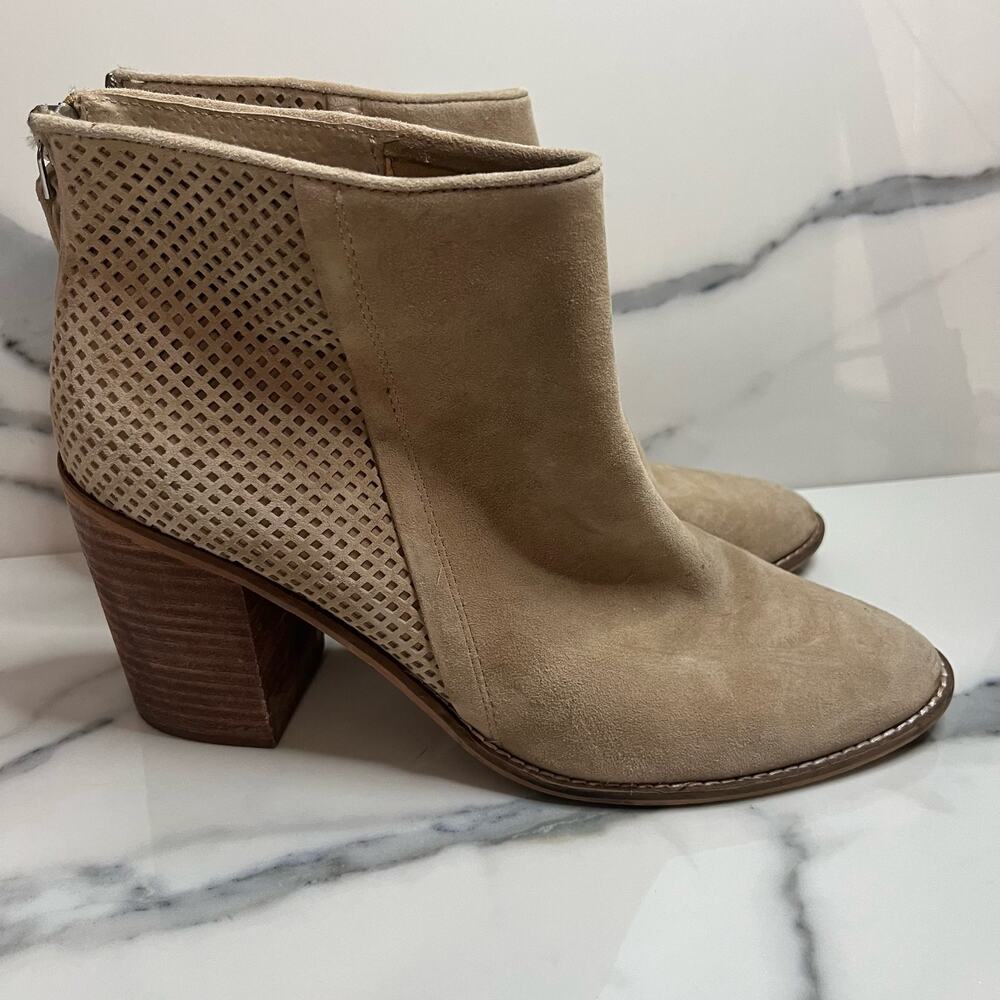 Lucky Brand Women's Beige Perforated Leather Block Heel Replay Boots Sz 11 Boho